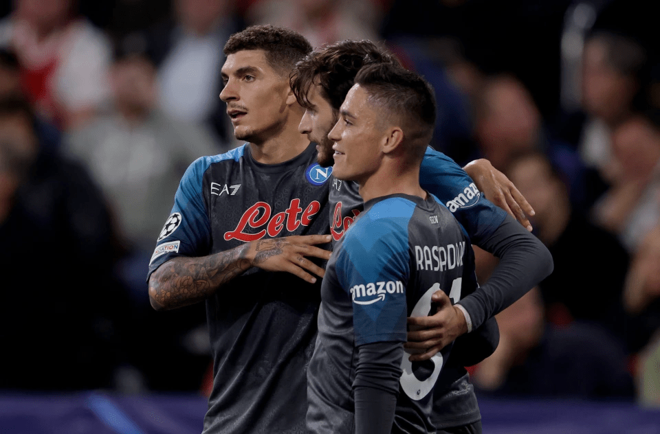 九游体育-窗口期达拉斯独行侠临场应变布鲁克林篮网单刀错失备战葡超，国际比赛日那不勒斯回应争议瞬间刷屏