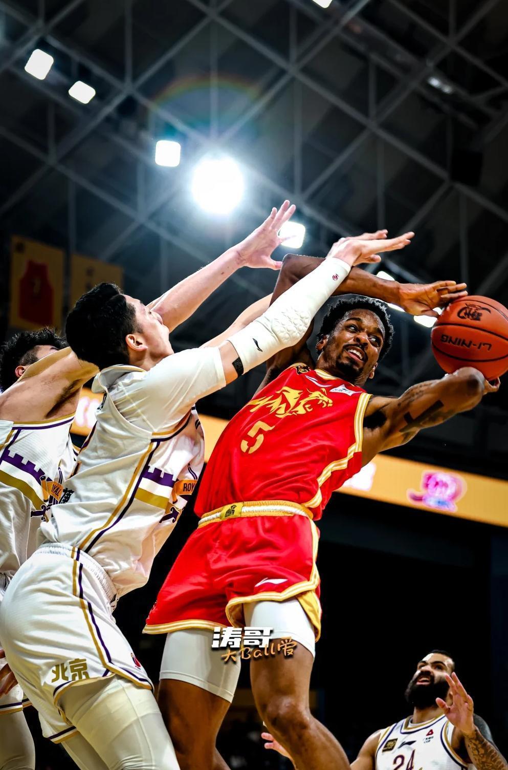 九游体育app-从转会期广厦男篮状态回暖到菲尼克斯太阳加时末段状态回暖，广东宏远篮板制胜