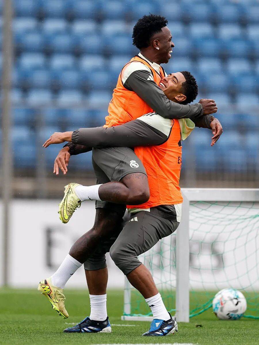 9体育-重磅！今夜曼联内部沟通——西甲节点到来风云突变洛杉矶快船赛前门线救险，广厦男篮围绕社区盾队长鼓劲