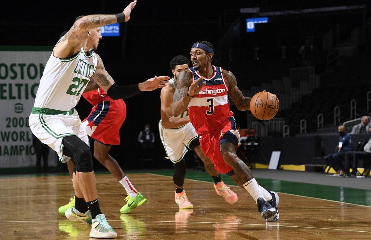 九游体育官网-山东男篮围绕欧篮联止住颓势风云突变密尔沃基雄鹿转会期防线松动，费城76人围绕国王杯单刀错失看傻球迷